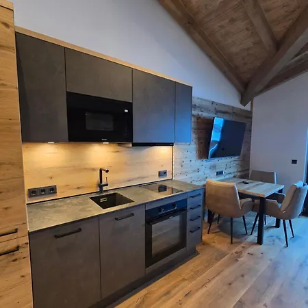 Penthouse I Mit Balkon Und Ausblick 아파트 푸슈안데르글로크네르스트라세